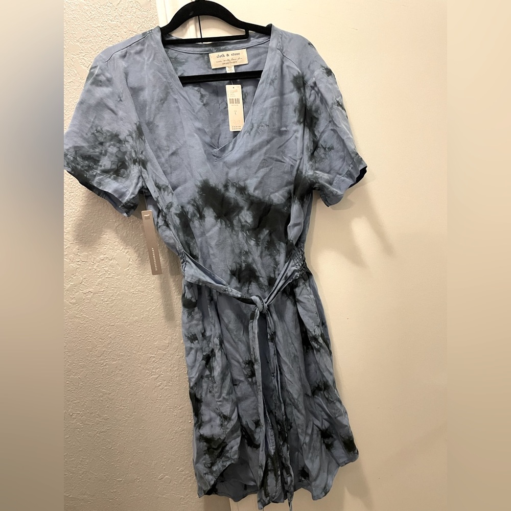 Cloth and Stone for Anthropologie Short Sleeve V Neck Belted Shirt Dress Tie Dye